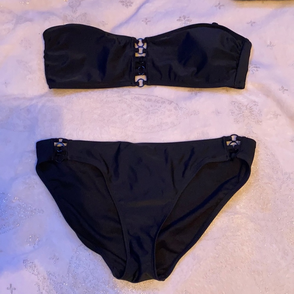 black strapless bikini